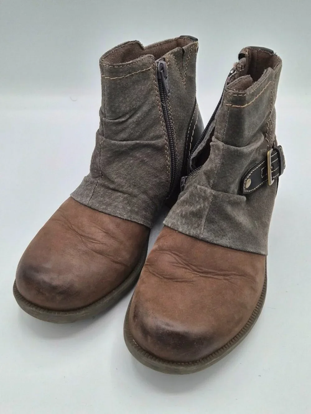 Earth Origins Phoenix Two-Tone Ankle Boots in Brown and Gray size 6